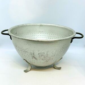 Vintage WEAR-EVER No 3123 Heavy Duty Aluminum Colander Strainer Footed Model USA